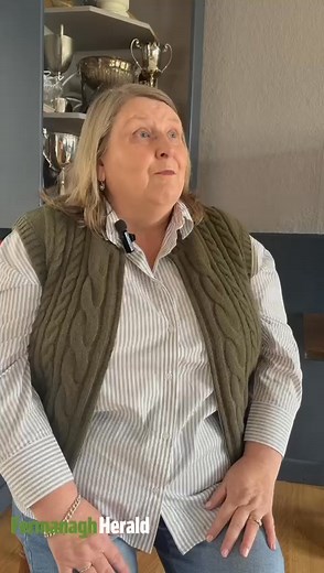 Next up in the hot seat with Annie Flynn of the Fermanagh Herald is our NFC Kesh Youth Section Chairperson Diane Irvine Another great interview where Diane explains how she got involved in football, and the pride she gets seeing pupils shes taught coming up through the ranks at NFC Kesh, aswell as her son Jake (before being rudely interrupted by the government emergency alarm). 📆 Date: Saturday, 15th November 🕰️Time: 6:00 PM 📍Venue: Manor House Country Hotel 🎟️ Ticket Details: Link Below ⬇️ 