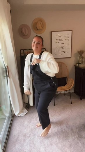 Well the secret is out folks, I am not a good dancer. But I’ll do anything for a laugh. Enjoy your weekend friends! #plussizeedition #plussize #plussizefashion #size14style #size16style #fatliberation #humor #hubbywifey #momjokes #antidiet #danceparty #plussizemodel #mombod #ootd #psootd #wiwtoday