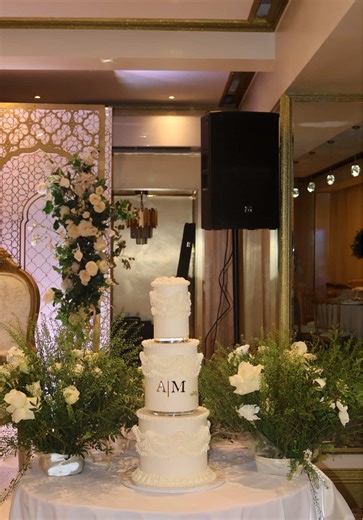 Loved this vintage style, 3 tier wedding cake with clear acrylic spacers 💍 Whatsapp to enquire today ✨ Floral arrangement with cake: @Sadsbouquet Venue: @Venue121 Spacers: @prop.options Event coordinator/content creator: @Luxury Wedding Coordinator #fyp #weddingcakes #beautiful #cake #baker