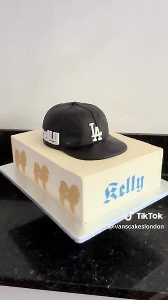 Quite a complicated series of moulds for this cake! A life-size baseball cap which is full with more cake! The filling is blueberry buttercream with added crunchy granola! #cakes #londoncakemaker #cakedesign