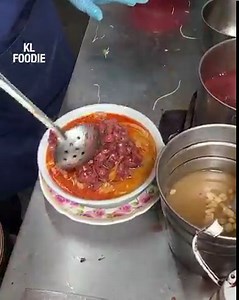 Popular Curry Mee with LOTS of Cockles! | KL Foodie