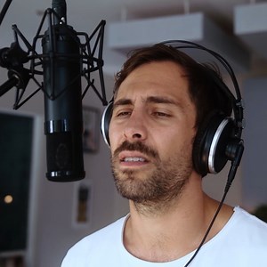 13K views · 303 reactions | Max Giesinger hat für unser Deezer Originals Album „Jugendjahre" den Song „Junimond" von Rio Reiser neu interpretiert. Wieso ihn gerade dieser Song an seine Jugend erinnert? Schaut das Video bis zum Ende und findet es raus! Jetzt exklusiv auf Deezer verfügbar → dzr.lnk.to/Jugendjahre | Deezer | Facebook