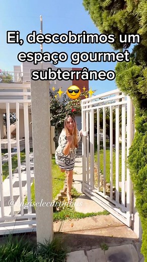 Gisele Curtinhas | Corretora de Imóveis em Atibaia on Instagram: "‼️ Oportunidade Sobrado no Jd. Maristela!!! Gourmet Subterrâneo ✨😎✨ Em Atibaia-SP, à 40 minutinhos de SP. Ao lado da Alameda Lucas Nogueira Garcez. Chegou o seu momento! Com 3 dormitórios sendo 2 com sacada e vista belíssima para a Pedra Grande e uma suíte ampla com banheira 🛁 e varanda. Sala de estar aconchegante 🛋️, sala de jantar integrada com à cozinha, lavabo. Lavanderia 🧺 coberta. E não para por aí 🏡, área gourmet subte