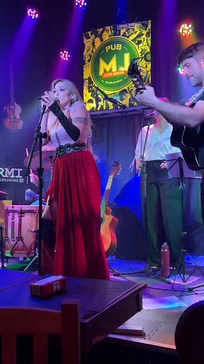 🎼Simplemente🎼 #musica #folklorerock #musicaargentina #showenvivo #cantantesmujeres #folklorefusion #folk | Carolina Centurión