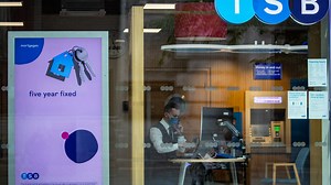 TSB bank cuts 900 jobs and closes 164 branches | LBC