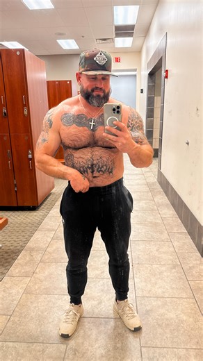 A solid week back at the gym consistently and it shows 💪🏻 #beastmode #bluecollar #hardwork #reels #bodybuilding #swole #bald #countryboy | Grant Daniel McMullen