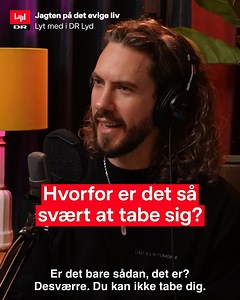 Overvægt er en af de største risikofaktorer i en usund livsstil 🍔 Alligevel kæmper store dele af den vestlige verden stadig med at styre vægten. Hvorfor er det så svært at holde vægten nede, og hvad kan man reelt gøre for at få et vægttab, der rent faktisk holder? Få svaret og endnu mere i 'Jagten på det evige liv' i DR Lyd. | DR LYD