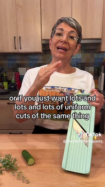 Here’s how to use a mandoline! Remember we don't have a nurse due to budget cuts, so pay attention, people! 🥒 More cooking skills like this are on my Substack newsletter. Link in bio to read and subscribe! #cucumber #cucumbersalad #summerveggies #salad #mandoline #cooking #cookingtips #knifeskills @Sur La Table @crateandbarrel @Whole Foods Market @Logan