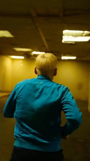 Running from slender man in the backrooms 🔱 #backrooms #dollhouse