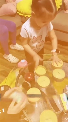 Cette petite fille ne rate jamais le rare ravioli mystère 😱