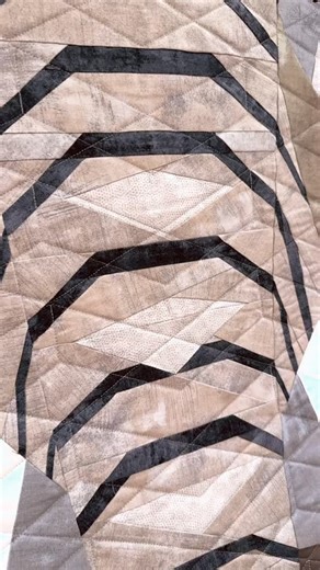 How gorgeous is this paper pieced elephant?! He turned out amazing!! Pattern: steps 🧵: Omni/ light grey Quilter 🪡: Kathy S. #gammillquiltingmachine #gammillgirls #gammillquilting #gammillstatlerstitcher #gammill #gammilllongarmquilting #gammill #longarmquilting #longarmquilter #longarmquiltingservices #quilted #quilting #maggieb #quiltersofinstagram #sew #sewing #modernquilting #modernquilts #quiltsofinsta #qualitystitching #machinequilting #modernquilt #omni #omnithread #superiorthreads #pape