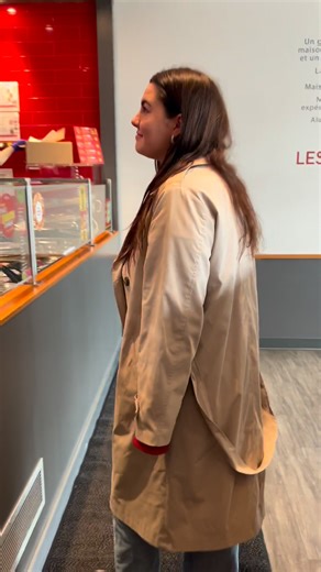 1.8K views · 13 reactions | Laurie paye le lunch avec Quesada  Aimeriez-vous recevoir la visite de Laurie et une belle livraison de quesada au travail? Inscrivez-vous via notre site web | Rythme 93.7 et 98.1 | Facebook