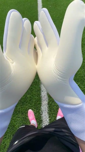 Quick Ice grip test ❄️🧤 #gripmode #goalkeeper #football