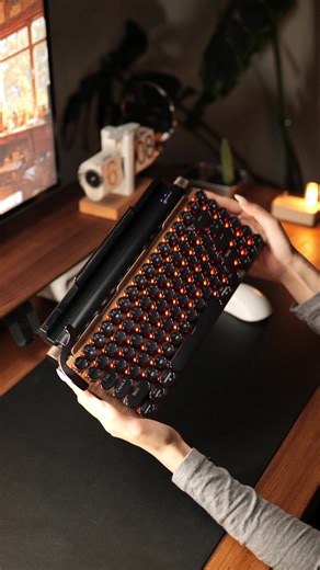 Discover the Retro Typewriter-Style Keyboard from 7keys
