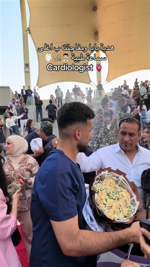 هدية مبهرجة من الدكتور مع سماعة طبية فاخرة