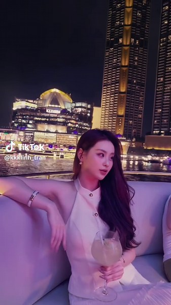 Video của Khanh linh tran (@kkklinh_tran) với bản nhạc nhạc nền - Trang Xinh Music - Phú Mỹ Hàng Hiệu