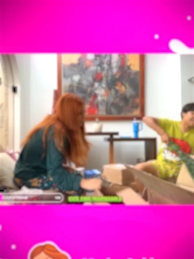 Eso dolió 😳🎄 Mientras arman el árbol, el Cóndor dice que nunca tuvo uno… y el ambiente cambia 🥹✨. Marina se queda en silencio y sigue armando, pero distinto. @marinagoldtiktok @caradecristian #MomentoReal #NavidadDiferente #EmocionGenuina #EscenaQueEngancha #MarinaGold