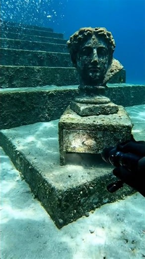 A Sunken Museum Statue Had a Hidden Drawer… Then a “Scarf” Started Moving