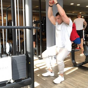 Starting right. Fix your setting -> #scapula . This time with the Nongripballz even a good exercise to use a different version of the #highrow | Daniel Gildner