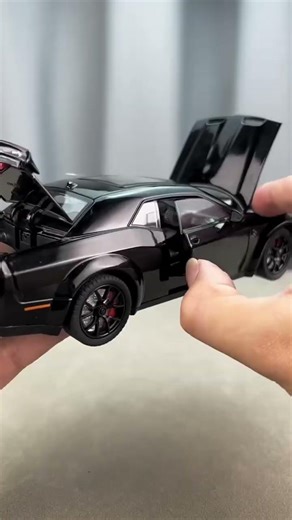 The Details are INSANE! Dodge Challenger Hell Cat SRT 1:24 Diecast Masterpiece Review