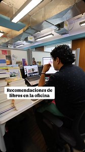 Hoy me tocó estar del otro lado, como librero por un día en Casa del Libro 📖 Y si iba a recomendar solo un libro… tenía que ser Cuando el cielo se vuelva amarillo de @lanenahbrugal Una historia real que te enseña a vivir el presente, a amar sin promesas y a no tenerle miedo a sentirlo todo. ¿Ya lo leíste? ¿Te atreverías a amar sabiendo que el tiempo es limitado? Puedes conseguir tu ejemplar aquí 👇🏻 https://latam.casadellibro.com #casadellibro #cuandocielosevuelvaamarillo #librosrecomendados #