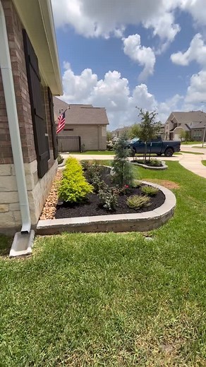 🎬 From Concept to Creation We don’t just landscape — we design outdoor experiences. This backyard transformation brought elegance, function, and lasting beauty to our client’s space. ✨ Custom layout 🌿 Premium plant selection 🪵 Durable materials 💡 Landscape lighting for that perfect finish 📍Houston, Texas Crafted with precision by #BezuzLandscaping #Bezuz #BezuzLandscaping #HoustonLandscaping #OutdoorDesign #LandscapeTransformation #LuxuryLandscaping #TexasLandscaper #BackyardGoals #CurbAppe