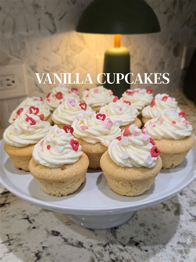 Perfect Vanilla Cupcakes with Silicone Pan for Valentine's Day