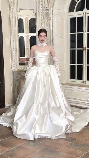 Simple is chic | This vintage white satin wedding dress that stole my heart ❤️ at first glance