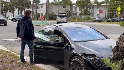 Ben Affleck slams the car door on Jennifer Lopez