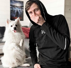 Alan Walkers hund er død: - I dag sa vi farvel