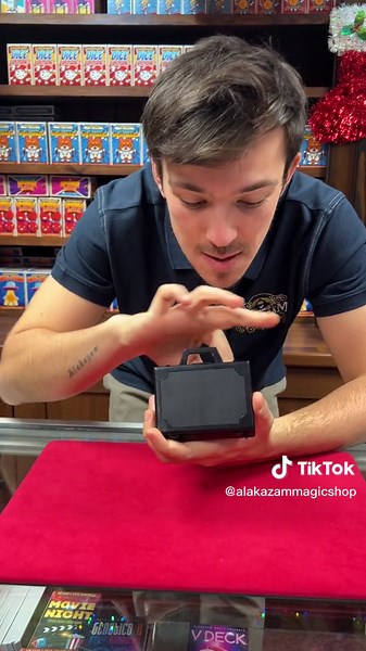 INSANE GOLF BALL ILLUSION!? 😱🤯#magicshop #magictrick #magictricks #FYP #illusion #opticalillusion #magictricktime #magician #impossible #magician #golf