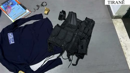 Top Channel/ Shtynte 13-vjeçarin të kryente vjedhje, arrestohet i riu në Tiranë, ja çfarë ju gjet… - Top Channel