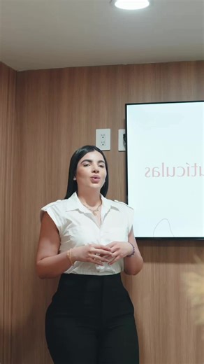 El problema no es el cabello, es no saber diagnosticarlo… el frizz muchas veces es deshidratación, porosidad o daño interno🫣🫣 Y la solución no es únicamente alisar… Por eso nacen los Master Class de Terapias Capilares Vibra donde transformamos estilistas en profesionales conscientes, con criterio, diagnóstico y resultados reales. 💜 El cabello es poder 💜 Y el conocimiento también 📍 Cupos limitados Pereira, CDMX, Miami – escríbenos #alaciados #alaciadoscdmx #saludcapilar #VibraByCamilaLopez