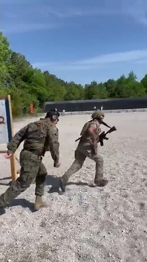 Watch this sniper from the 75th Ranger Regiment absolutely smoke the Carbine/Pistol course!