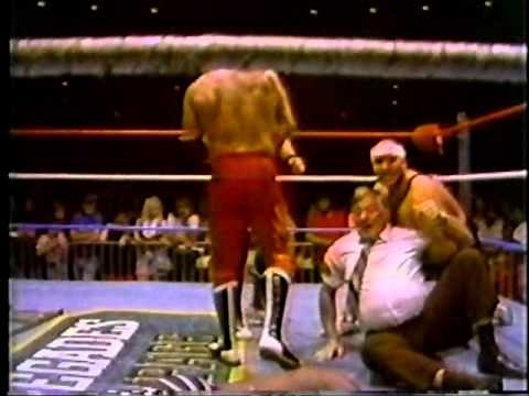 Eddie Gilbert runs into "SuperLawler"-September 1, 1990