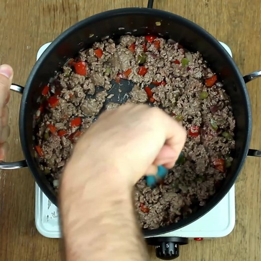 🤤 This recipe for Indian Cottage Pie from my High Protein Handbook 5 is simple to make, family friendly and so so tasty!⠀ ⠀ 🙌 If you're looking for some healthy dinner ideas to cook this week, then this is a winner! Click DOWNLOAD to grab a FREE recipe ebook with 3 tasty recipes from the book: https://thehighproteinhandbook.com/sneak-peek-recipes | Scott Baptie