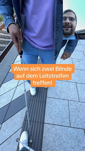 Wenn sich zwei Blinde auf dem Leitstreifen treffen!