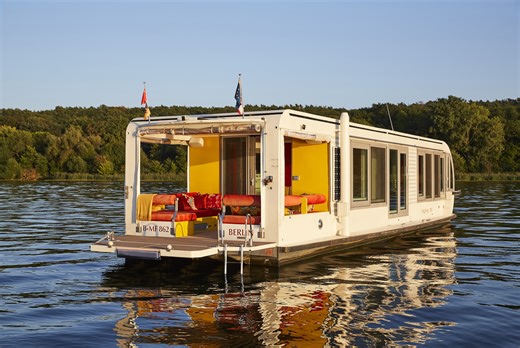 Tiny Home on the Water  / Crossboundaries