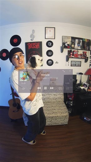 julian:) on Instagram: "Ayyyyy yo no olvido el año viejo 🕺🏻 - El provinciano @gerardomoranoficial - Zapateando juyayay @jayacecuador - Motora @meninogutto @lamaquinacamaleon - El baile del pimpollo #sharon - Cumbia chonera @donmedardoysusplayers"