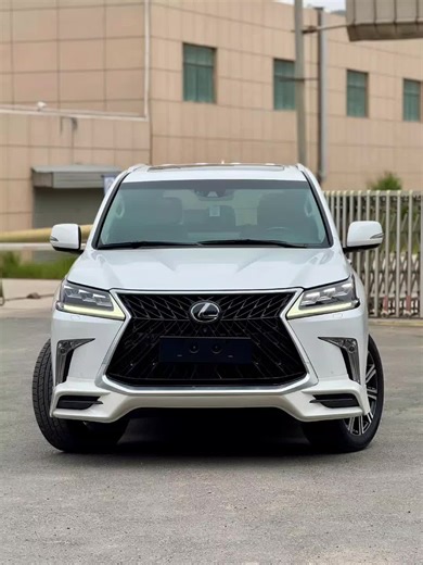 Explore the Luxurious Lexus LX570