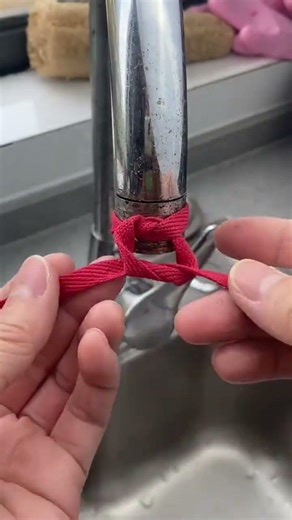 An easy and quick way to open the water tap in the kitchen sink using a rope and a wooden stick.