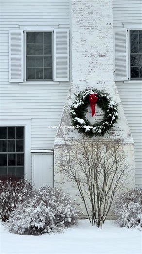 it’s like a Christmas storybook ❄️#vermont #whitechristmas #snow #wintergetaway #fyp