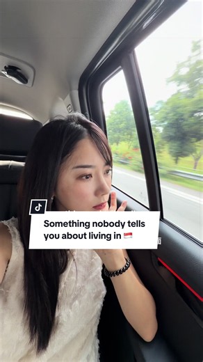 Something nobody tells you about Singapore. . . #sglife #シンガポール生活