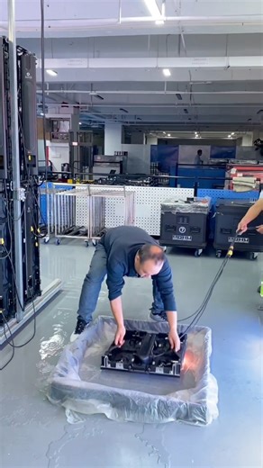 142K views · 875 reactions | waterproof led screen display #screen #display #panel #media #ledscreen #leddisplay #ledwall #billboard #sign #factory #bigscreen #waterproof #test | Apollomi LED Screen Display Factory | Facebook