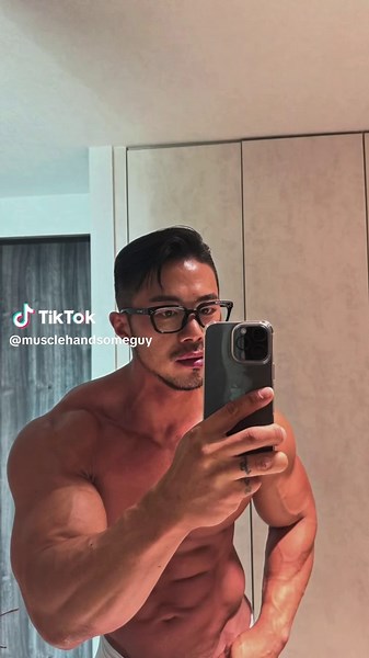 Hành trình lột xác#underarmour #musclemodel #southafrica #classicphysique #bodybuildingmotivation #TikTokpresents #fitnessmodel #checkin #lifestyle #physique #muscle #赵大龙 #outfit #bodybuilding #reels #viralreels #explore #fitness #body #Const #