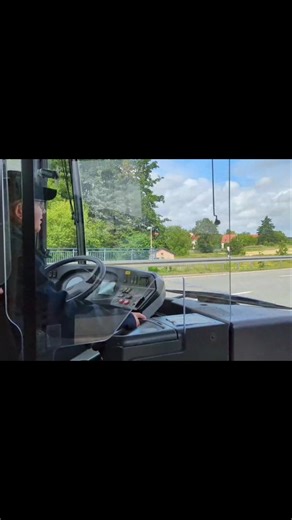 Weil einige gefragt hatten: Ja ich habe auch einen Bus Führerschein. 🚌😊 #bussimulator#busimzimmer#kabinensimulator#omsi#omsi2#busfahrer#busfahrerimhomeoffice#ceoofbuses#bussimumatorextreme#buskabine#busimzimmer#citaro#citarocng#erdgasbus#bayreuth#german#germany#bavaria#buscockpit#omsi2#omsi#omsivdv#omsivdvdash#herrbusfahrer#busfahrergesucht#foryou#mercedes#mercedesbenz#mercedesbenzcitaro#bus#tiktok2024#life#buskabineimzimmer#homecockpit#ultrarealsim#likeforlike#likeandcomment