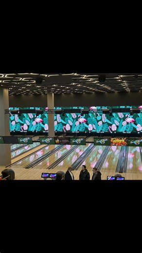 📍🎳🎯 Eröffnung Bowling Bahnen im Visioplex Gebäude Am 1.12.2025 wurde der „The V Club in Dinkelsbühl eröffnet. Insgesamt 14 Bahnen, Dartscheiben sowie Billiard bieten eine angenehme Atmosphäre. Der Geschäftsführer Hai Bang Nguyen sprach vom modernsten Bowling Center Europas, welches heute seine Pforten öffnet. 🎶🎤 Sängerin Jenny Tatum, bekannt von WEDDING KING AWARDS hat die Veranstaltung musikalisch umrahmt. 💚💛 Mit dabei Stadtrat Heinrich Piott und 2. Bürgermeister Georg Piott | Wählergrup