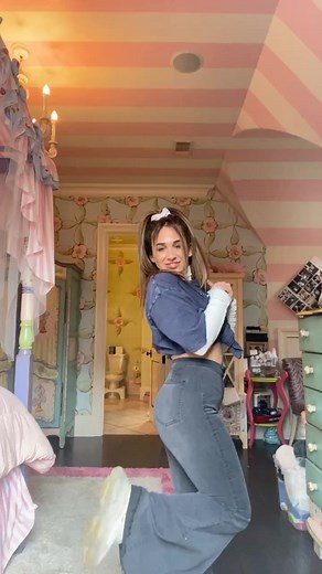 doing an experiment on body image. Like which one u see first