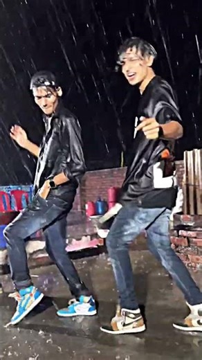 Koi ladka hai #dance #performence #trendingdance #boysdance #shortsdance #rain #enjoy #ytshorts