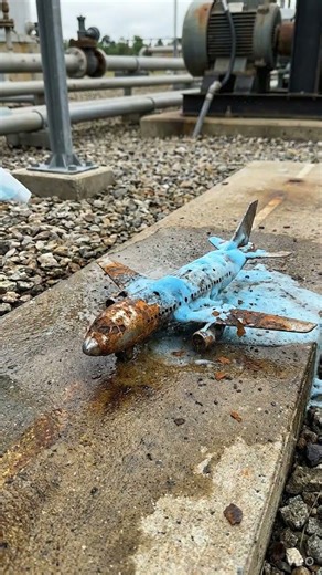 This tiny airplane was completely destroyed by rust… 😳Wait till the end 🔥